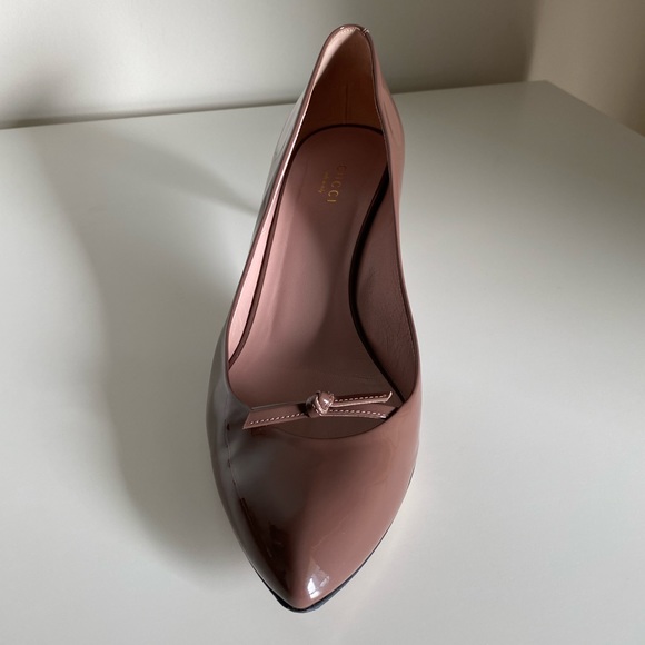 Gucci Brown Patent Leather Bow Heels - Picture 8 of 16